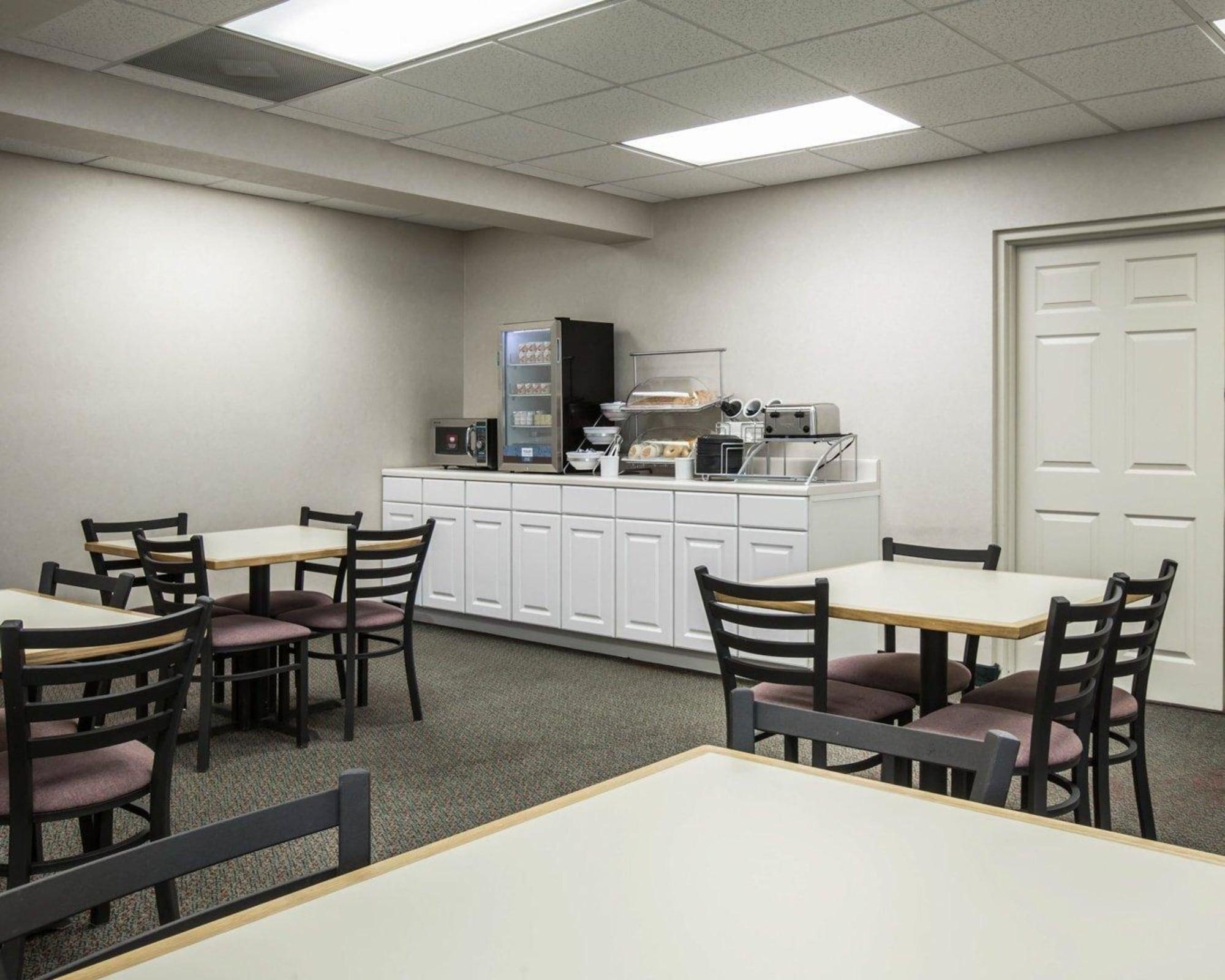 Super 8 By Wyndham Hotel