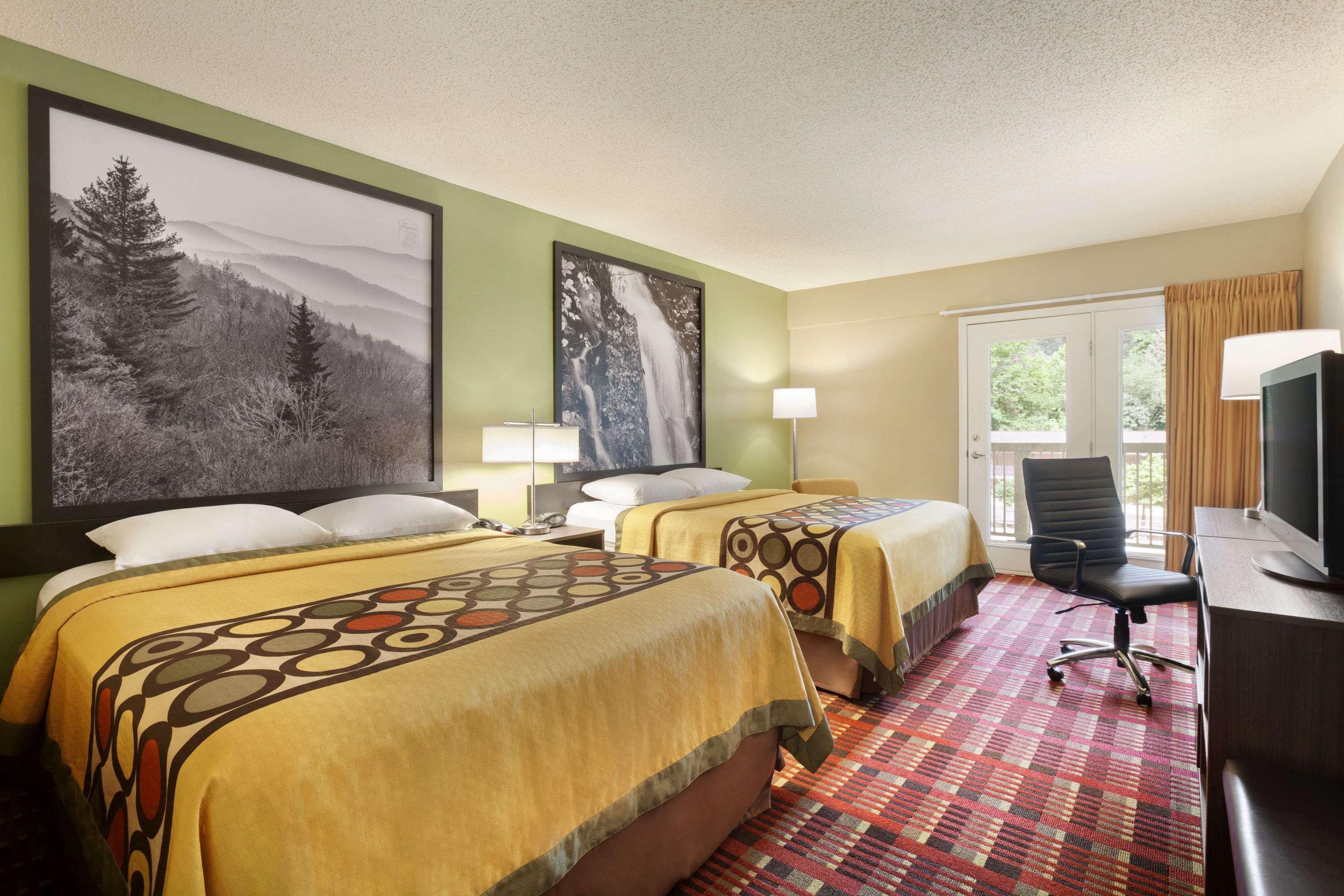 Super 8 By Wyndham Hotel 2*