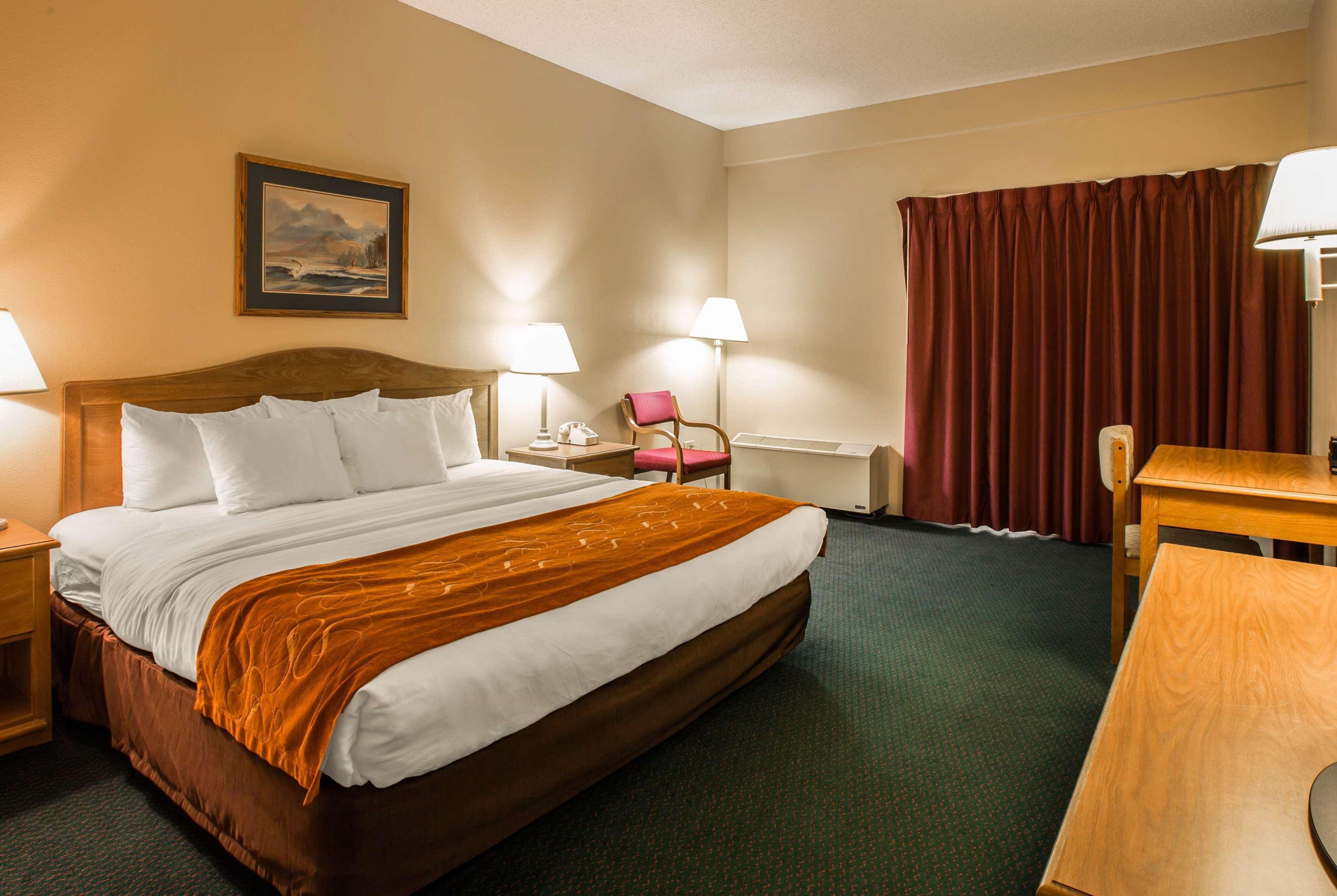 Super 8 By Wyndham Hotel