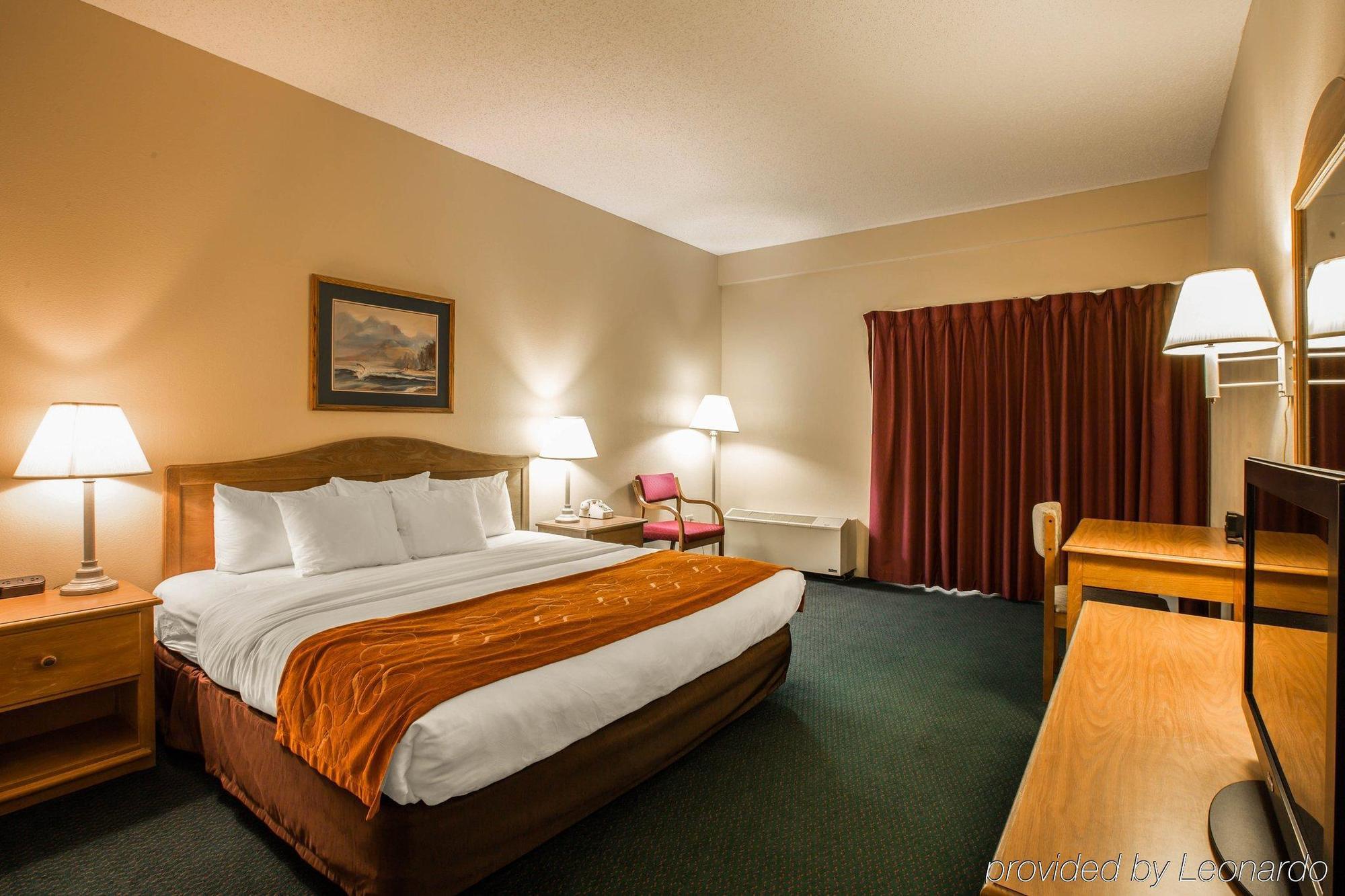 Super 8 By Wyndham Hotel