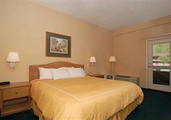 Super 8 By Wyndham Hotel 2*