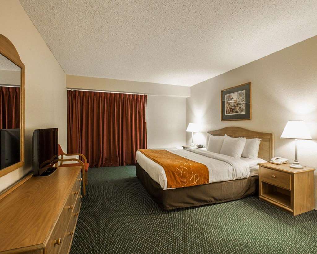 Super 8 By Wyndham Hotel