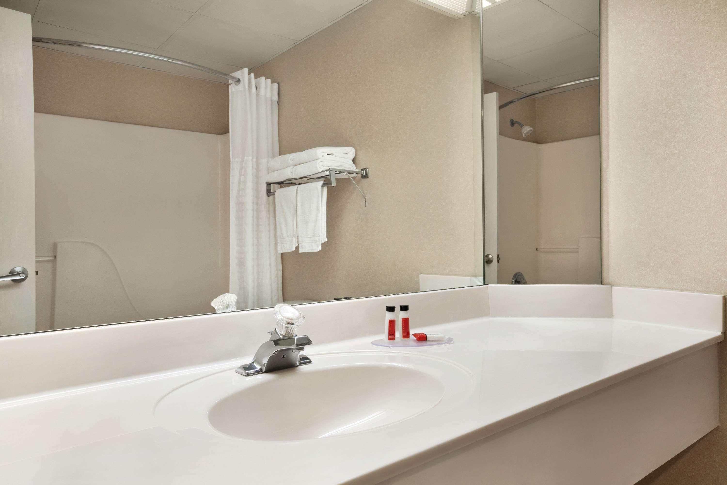 Hotel Super 8 By Wyndham 2*