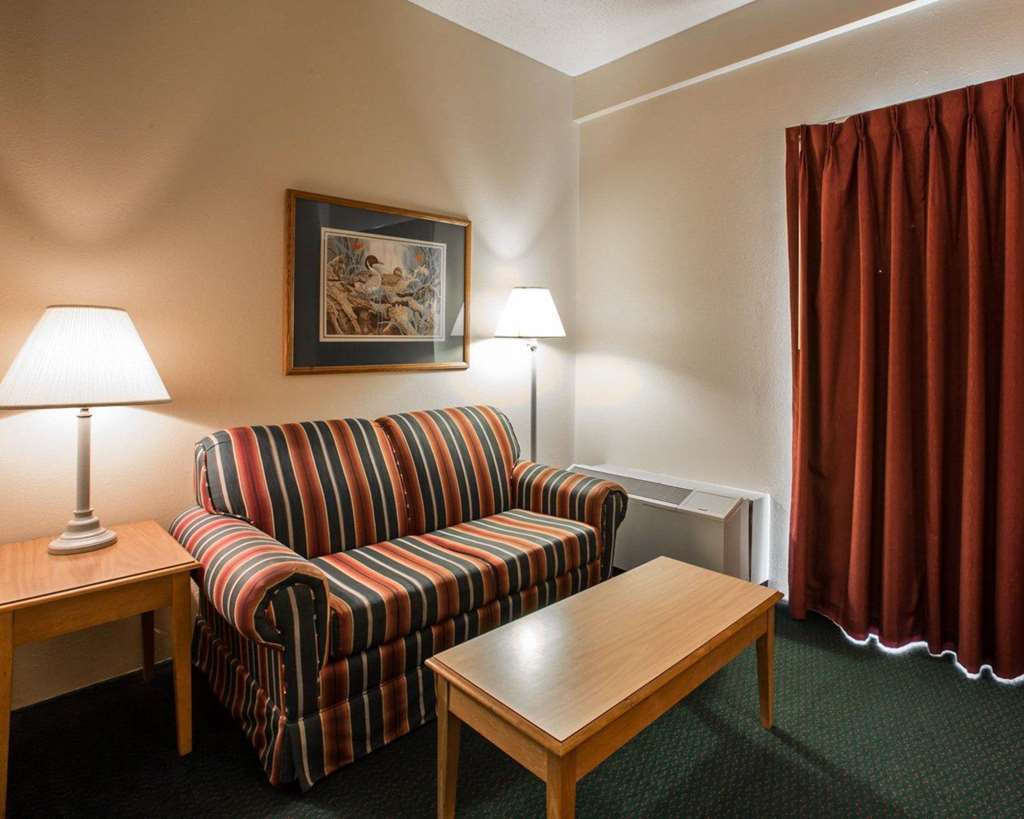 Super 8 By Wyndham Hotel 2*